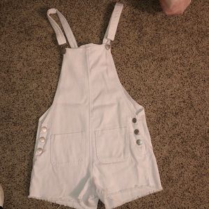 Unworn white cotton in overalls